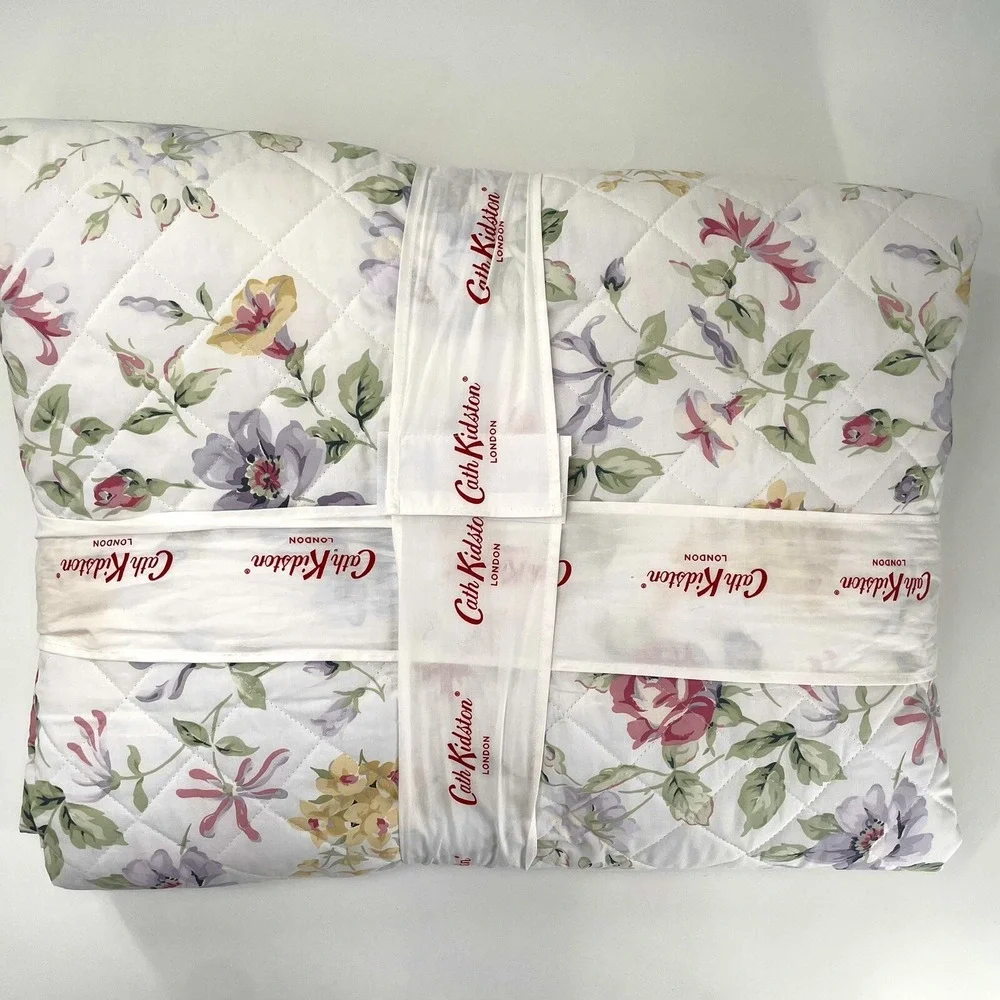 Cath Kidston Pembroke Rose Lavender Floral Queen Size QUILT  |   FABRIC: Cotton
